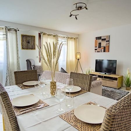 15 Rhone Beau T2 Avec Parking Gratuit Apartment Annecy Luaran gambar