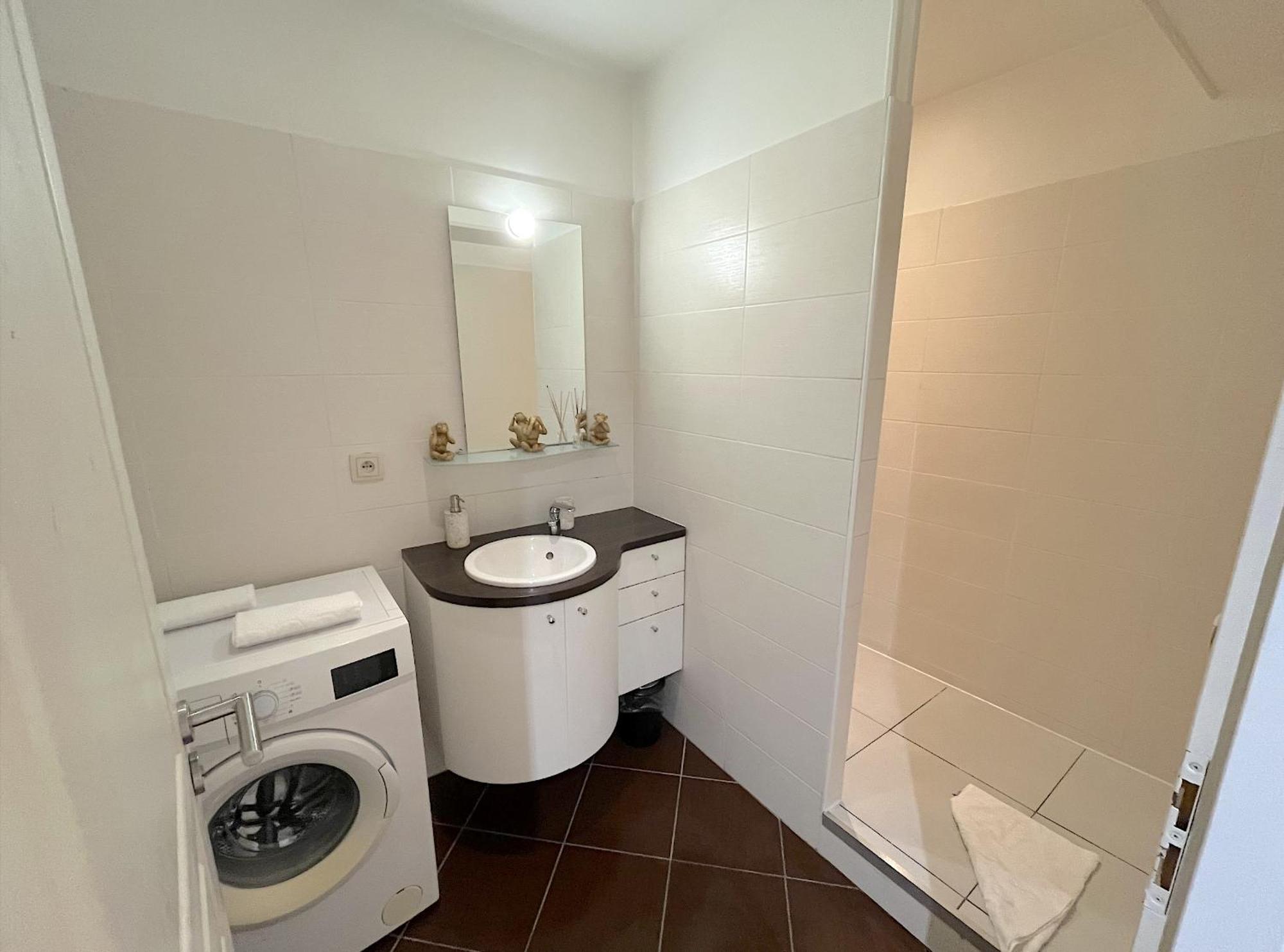 15 Rhone Beau T2 Avec Parking Gratuit Apartment Annecy Luaran gambar